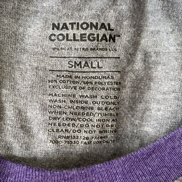 Kids small “W” t-shirt - Picture 2 of 2